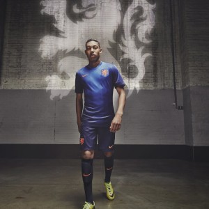 开云网页版-国际冲浪比赛，海浪争锋展现极限风采，国际冲浪协会