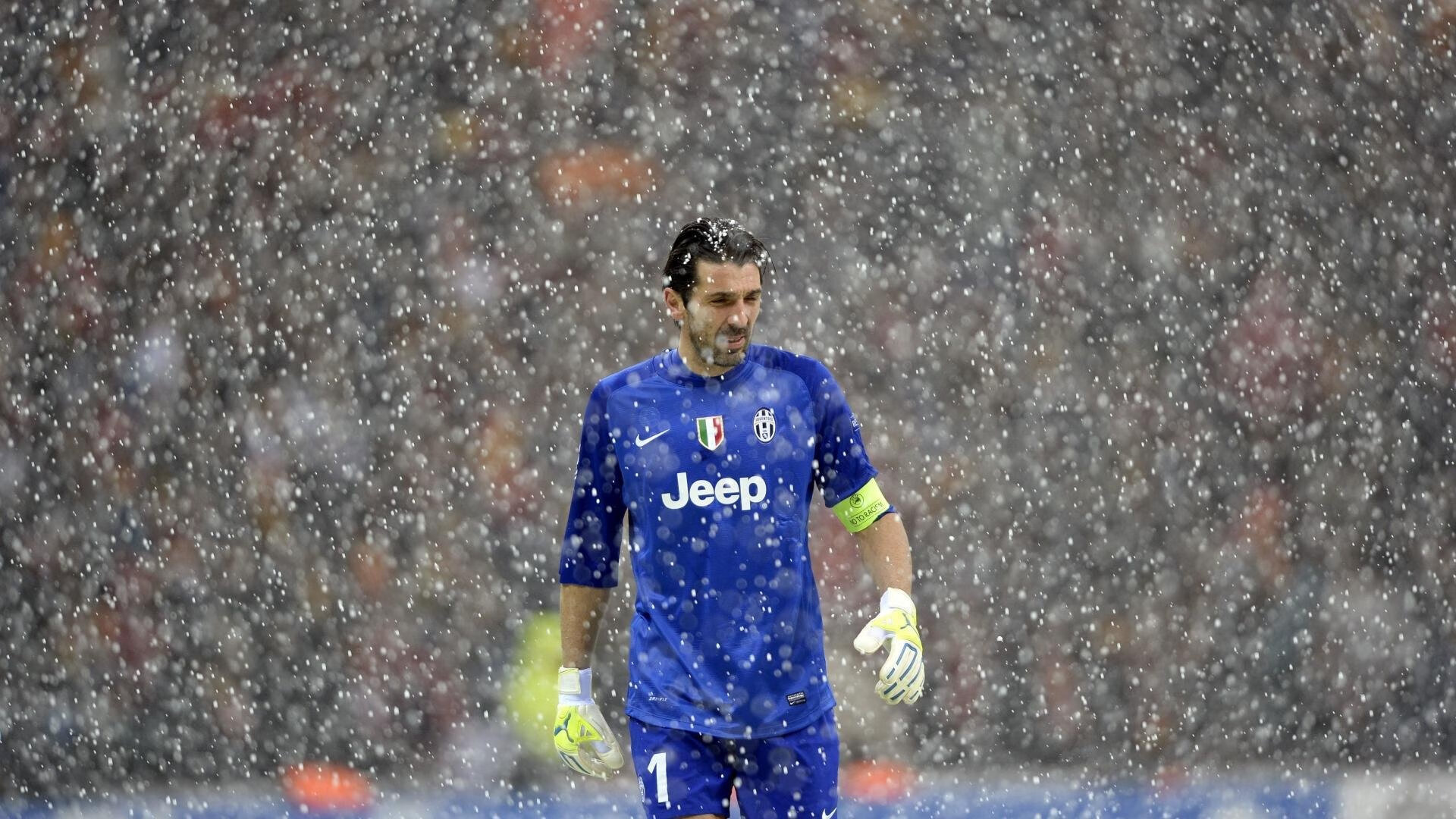 港口海上灯光水上漂流大赛，灯火璀璨中的极速漂流，水上灯光秀图片