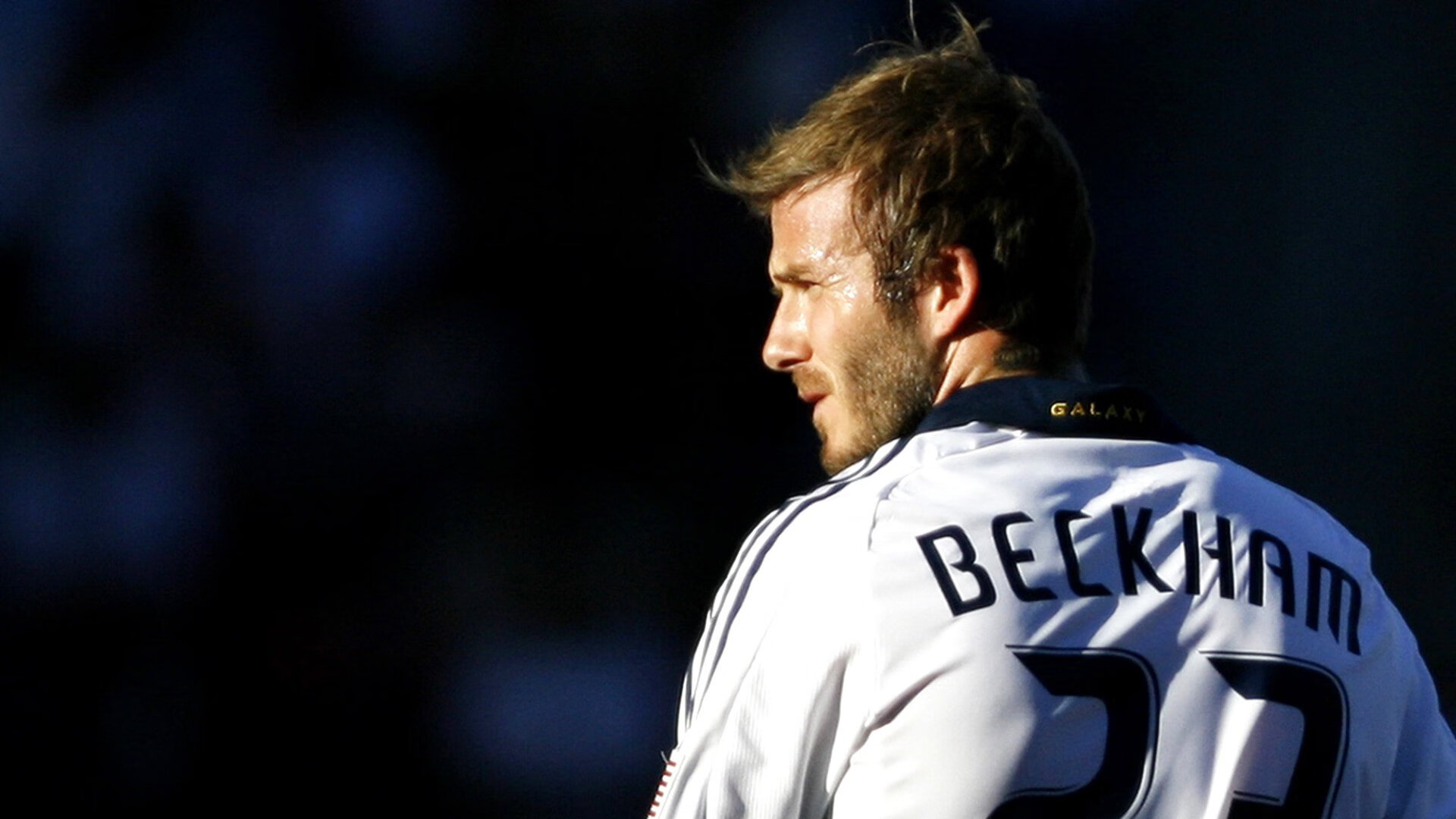 远射“星光闪耀”：足球场上的绝妙远射集锦，足球精彩远射视频